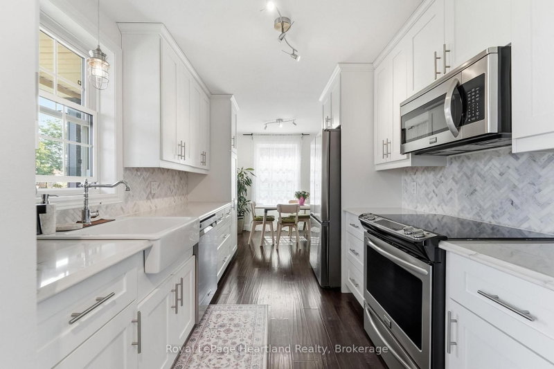 770 Scott Street W