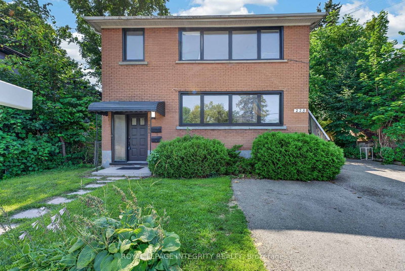 228 Woodroffe Avenue