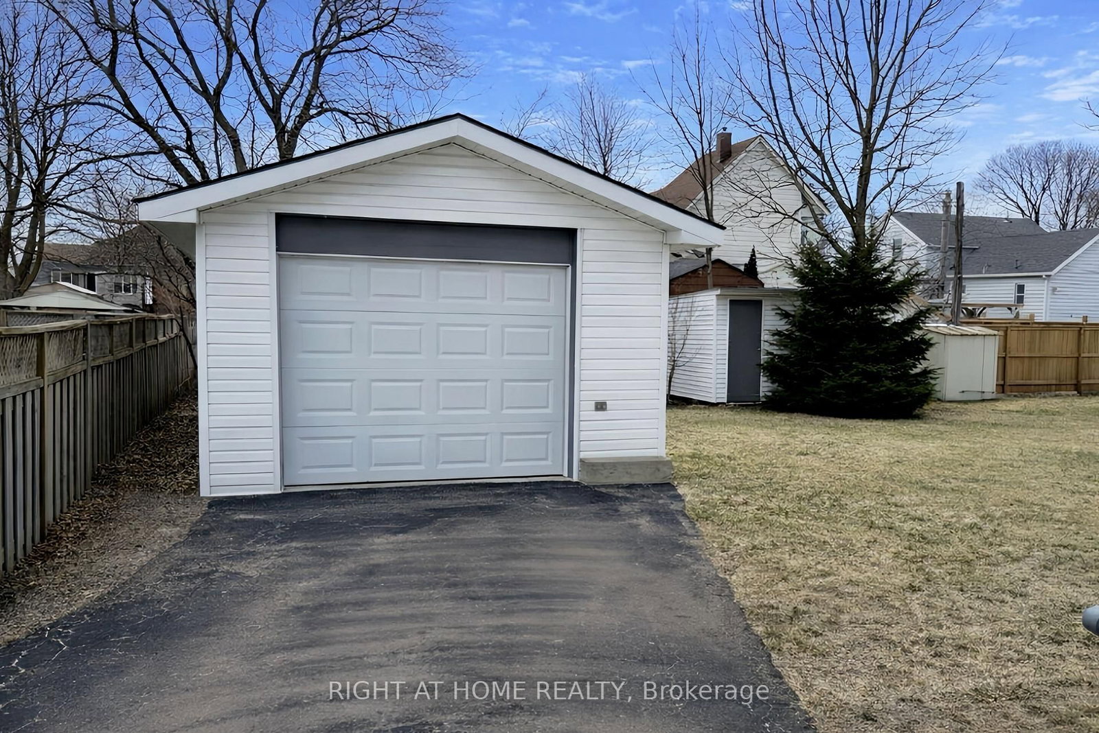 113 Anglesea Street • Goderich, ON photo 2