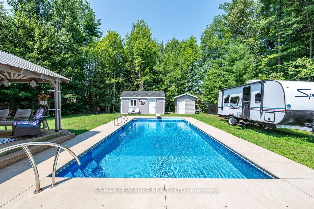 256 Oriole Crescent • Petawawa, ON photo 13