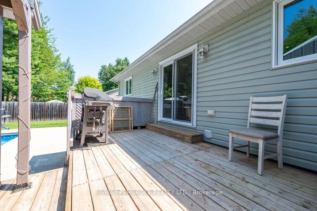 256 Oriole Crescent • Petawawa, ON photo 15