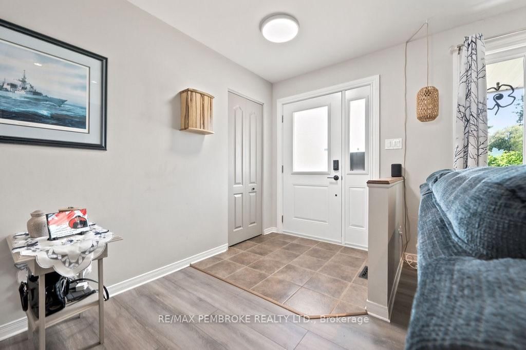 256 Oriole Crescent • Petawawa, ON photo 16