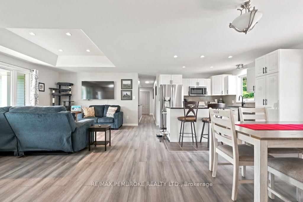 256 Oriole Crescent • Petawawa, ON photo 17