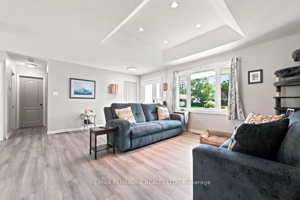 256 Oriole Crescent • Petawawa, ON photo 19