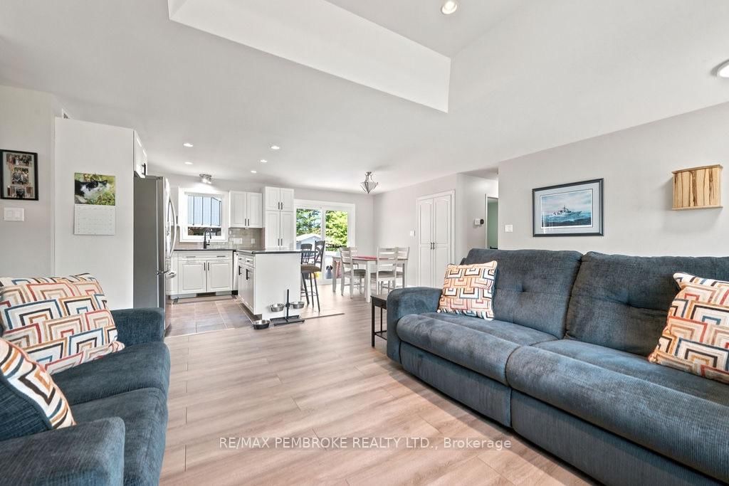 256 Oriole Crescent • Petawawa, ON photo 20
