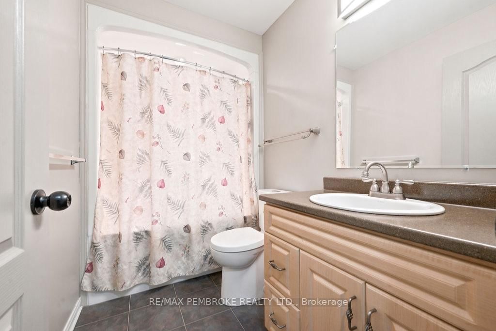 256 Oriole Crescent • Petawawa, ON photo 38