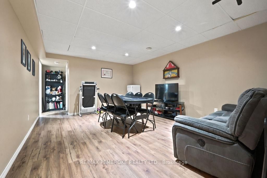 256 Oriole Crescent • Petawawa, ON photo 39