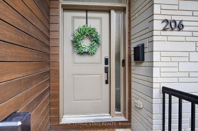 206 Canada Street • Hamilton, ON photo 2