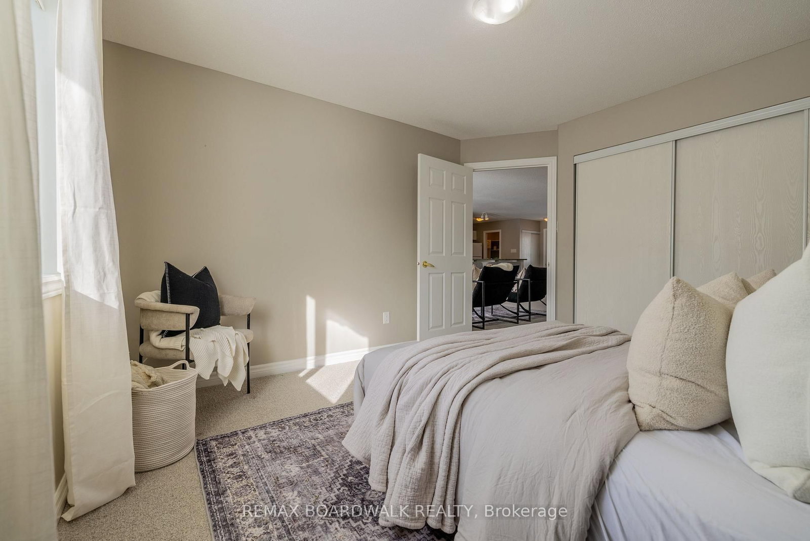 206 Oak Leaf Private • Richmond, ON photo 16