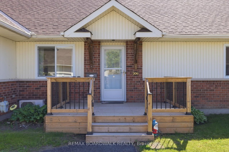 206 Oak Leaf Private