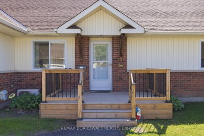 206 Oak Leaf Private • Richmond, ON photo 2