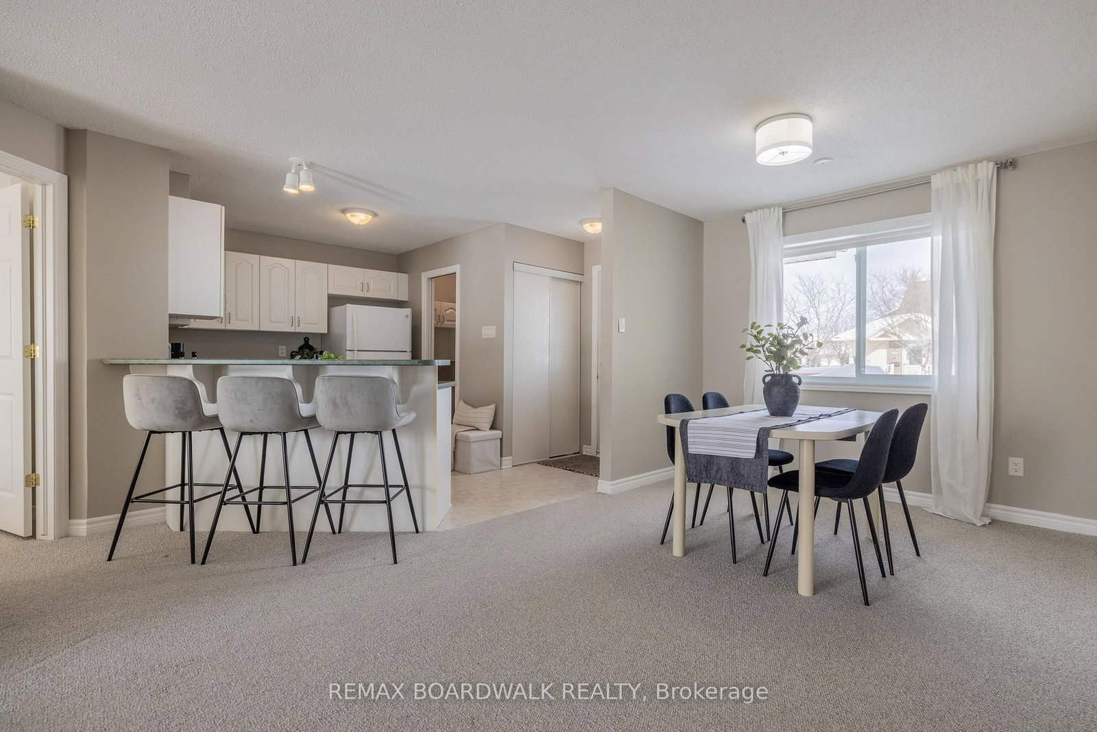 206 Oak Leaf Private • Richmond, ON photo 9