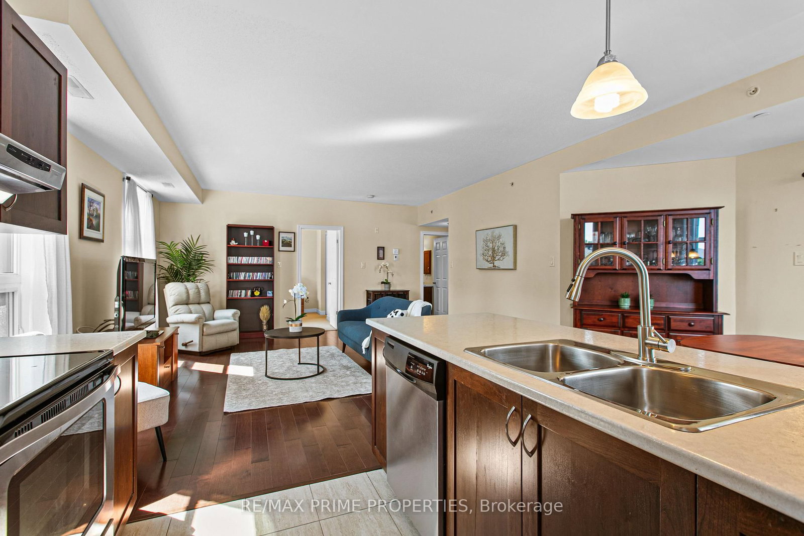 100 Montblanc Private • #302 • Ottawa, ON photo 18