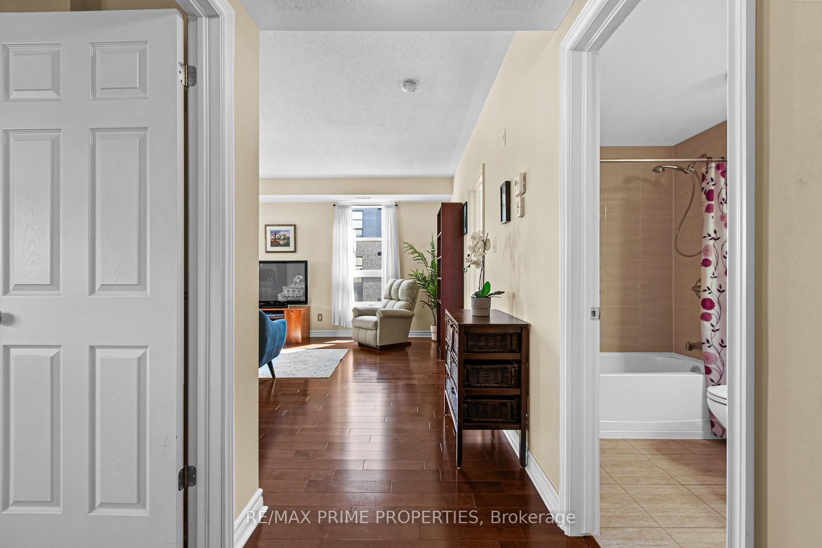 100 Montblanc Private • #302 • Ottawa, ON photo 8