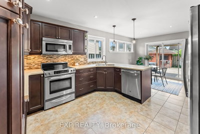 18 Briarwood Drive • St. Catharines, ON photo 9