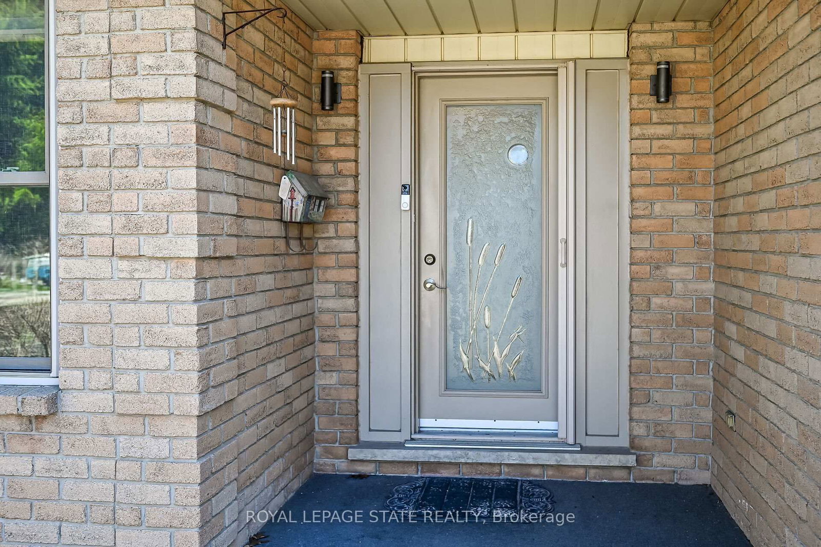 621 Tomahawk Crescent • Hamilton, ON photo 3