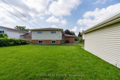 7 Harrow Court • London South, ON photo 5