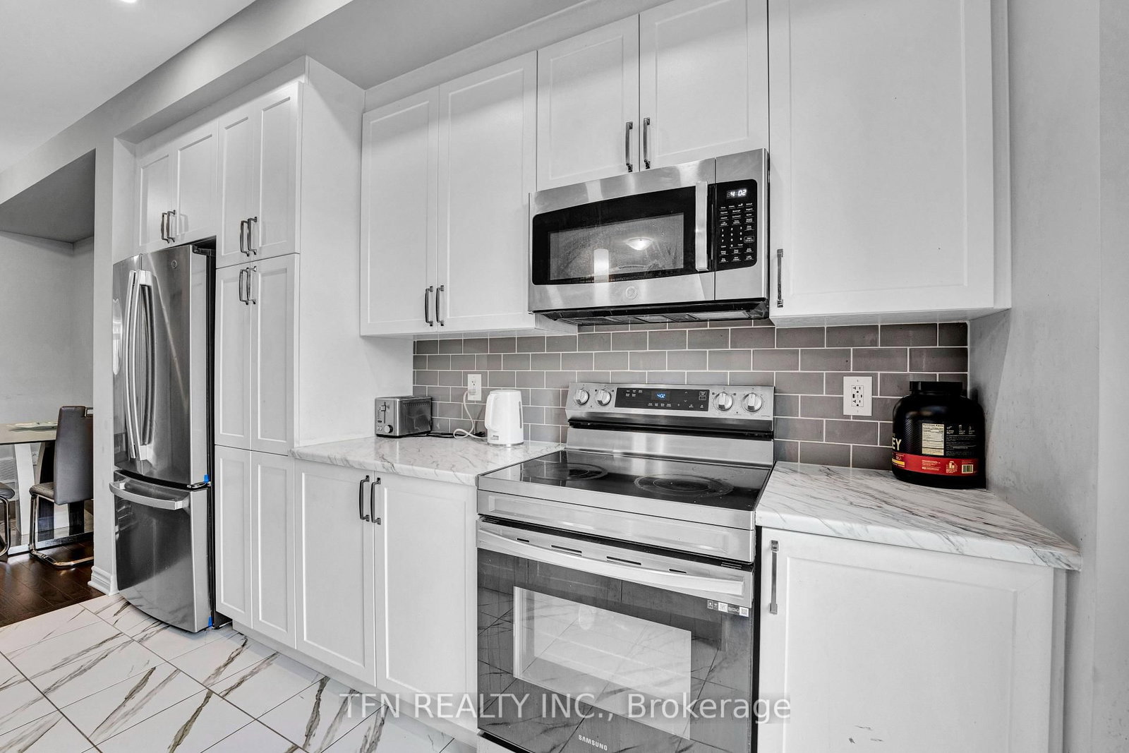 20 Atop Lane • Ottawa, ON photo 12