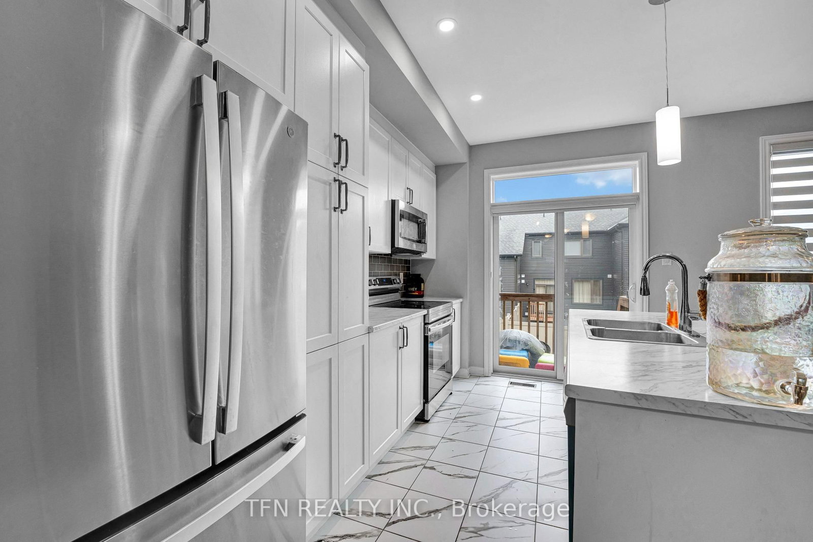 20 Atop Lane • Ottawa, ON photo 13