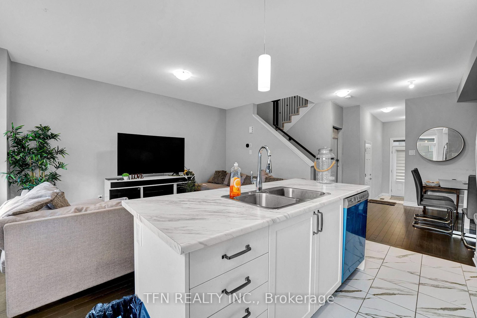 20 Atop Lane • Ottawa, ON photo 14