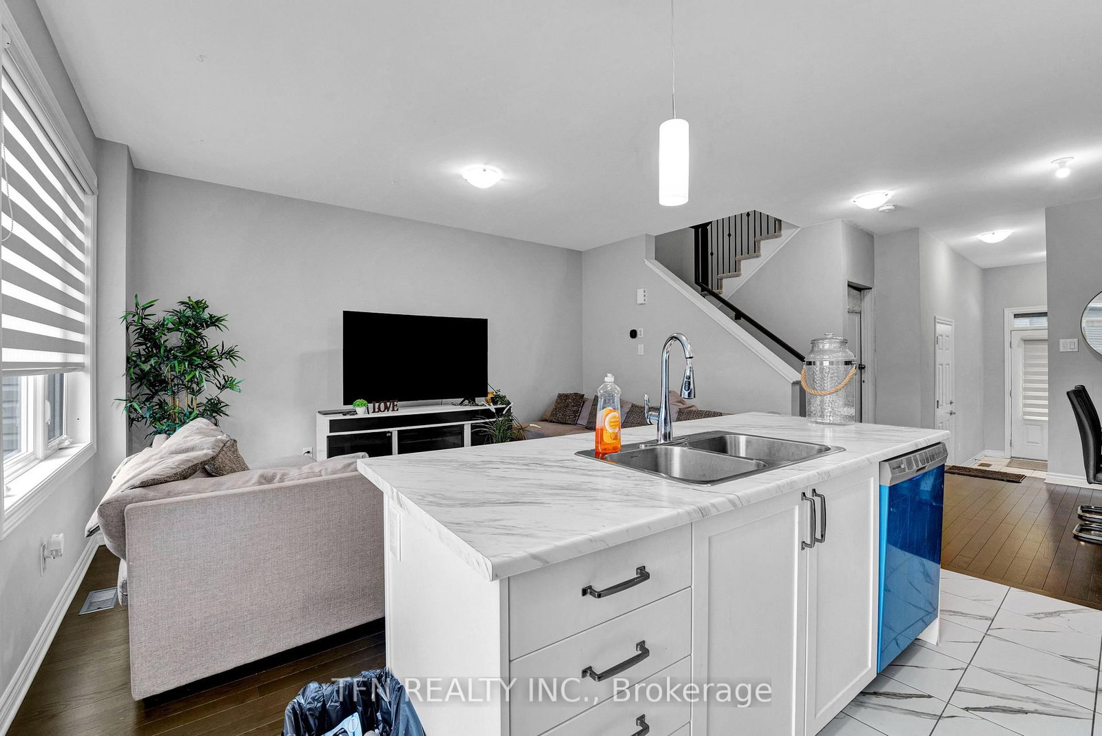 20 Atop Lane • Ottawa, ON photo 15
