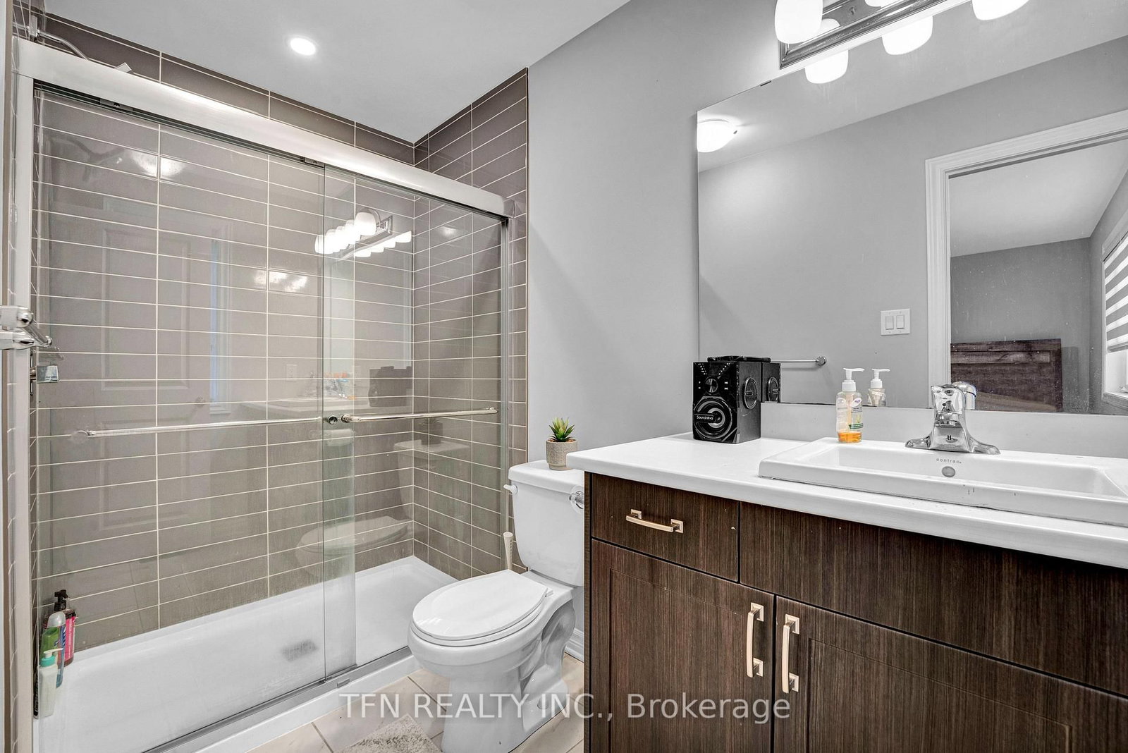 20 Atop Lane • Ottawa, ON photo 25