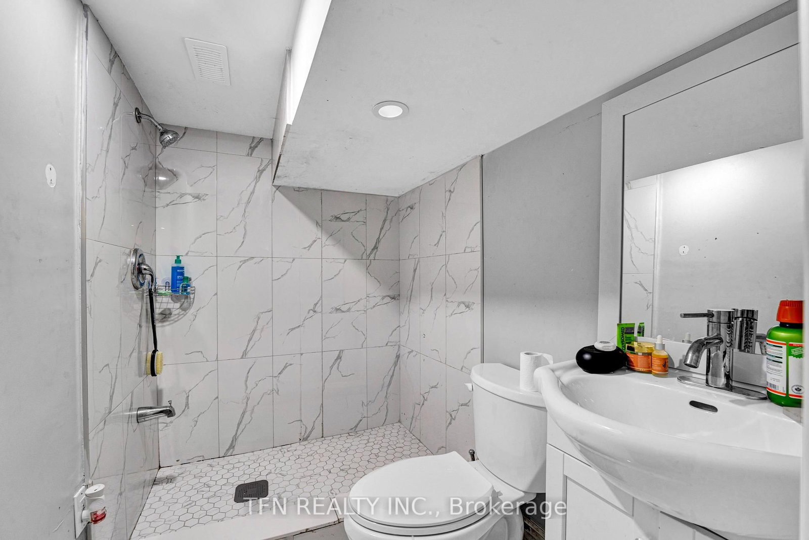 20 Atop Lane • Ottawa, ON photo 37