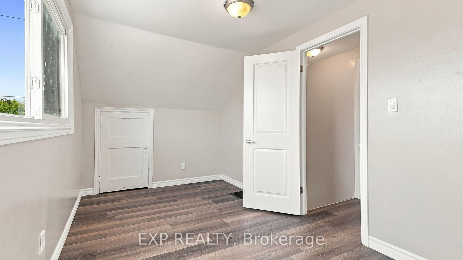 225 Grantham Avenue • St. Catharines, ON photo 21