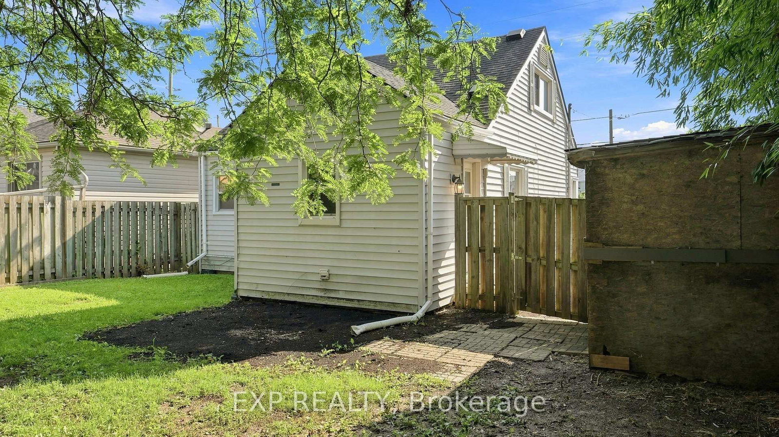 225 Grantham Avenue • St. Catharines, ON photo 33