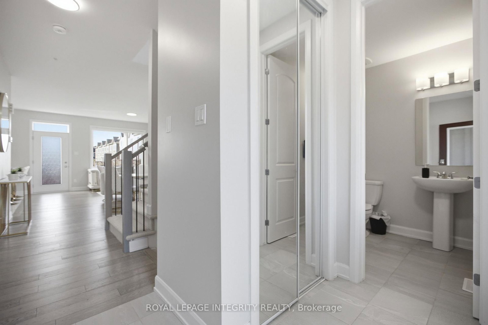 651 Chillerton Drive • Ottawa, ON photo 3