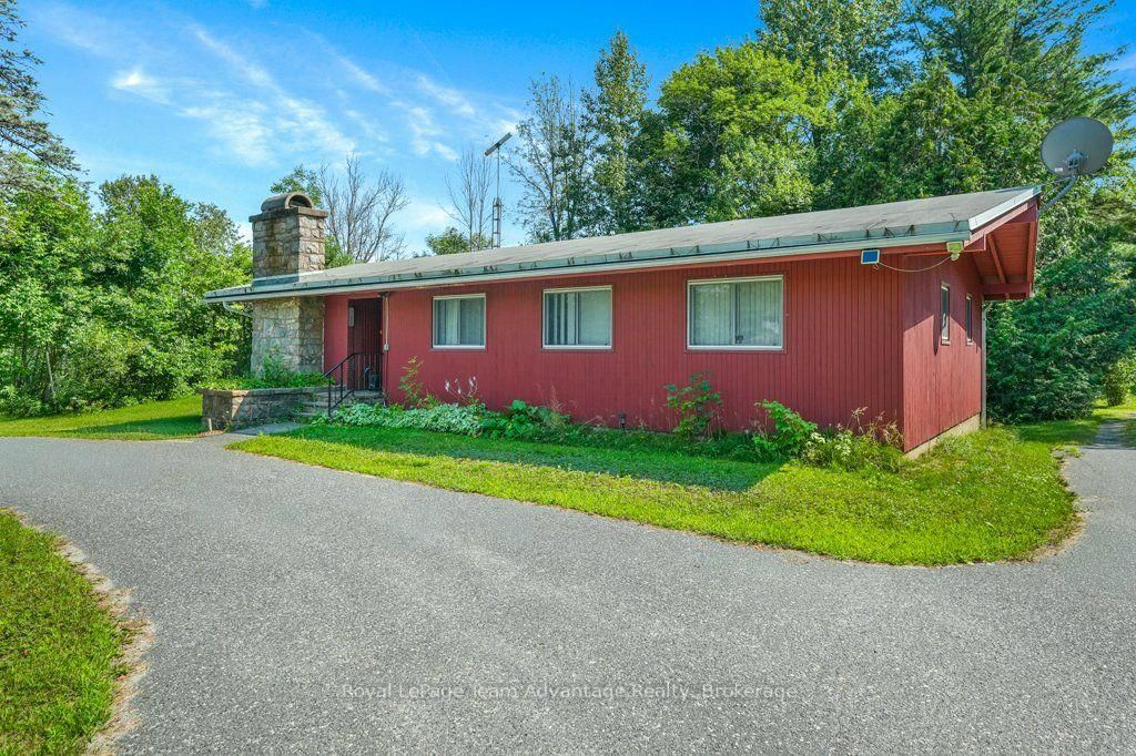 584 A & B Hwy 141 • Seguin, ON photo 2