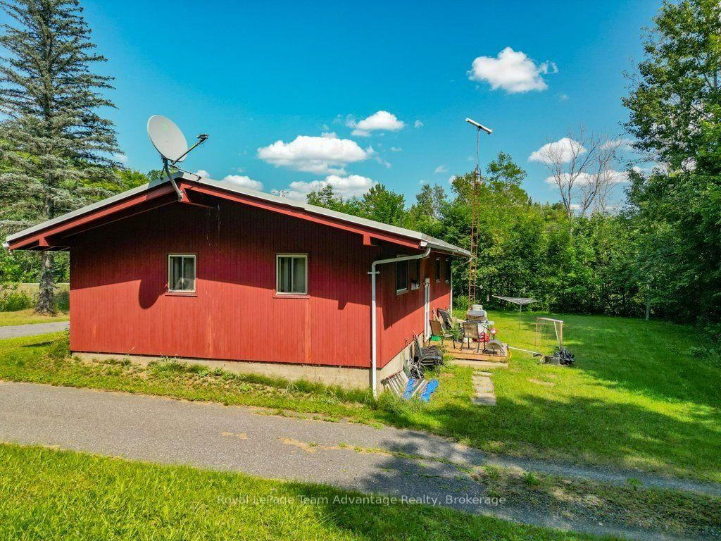 584 A & B Hwy 141 • Seguin, ON photo 22