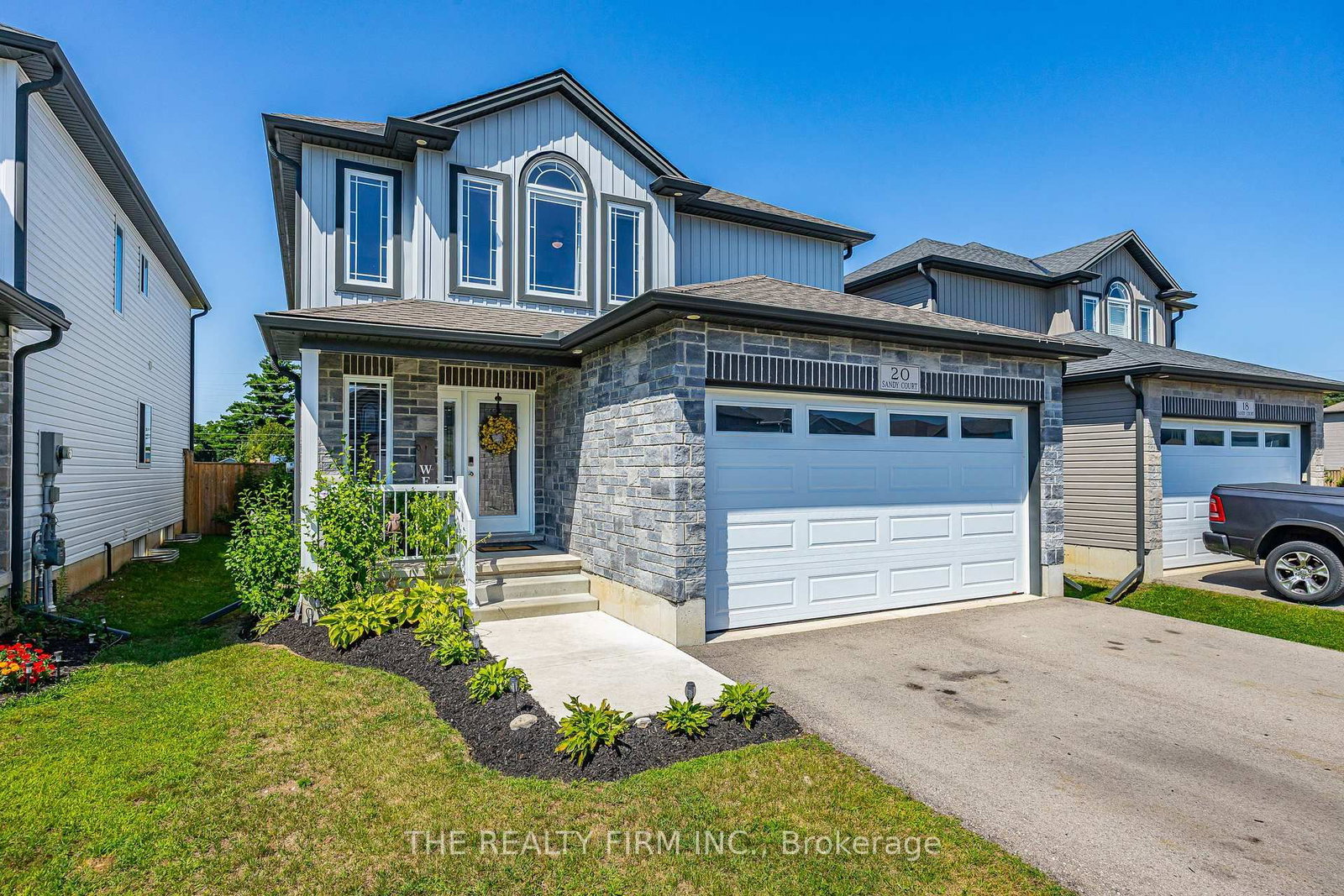 20 Sandy Court • Tillsonburg, ON photo 2
