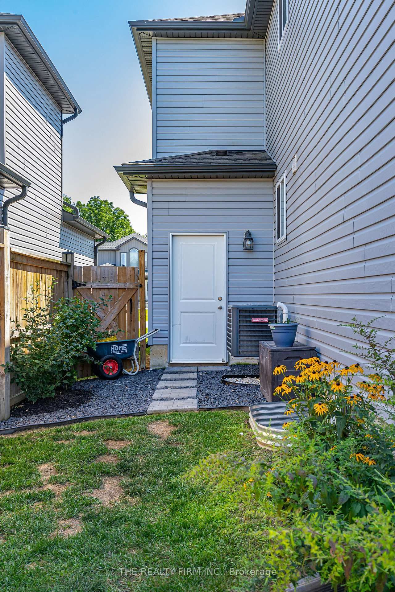 20 Sandy Court • Tillsonburg, ON photo 42