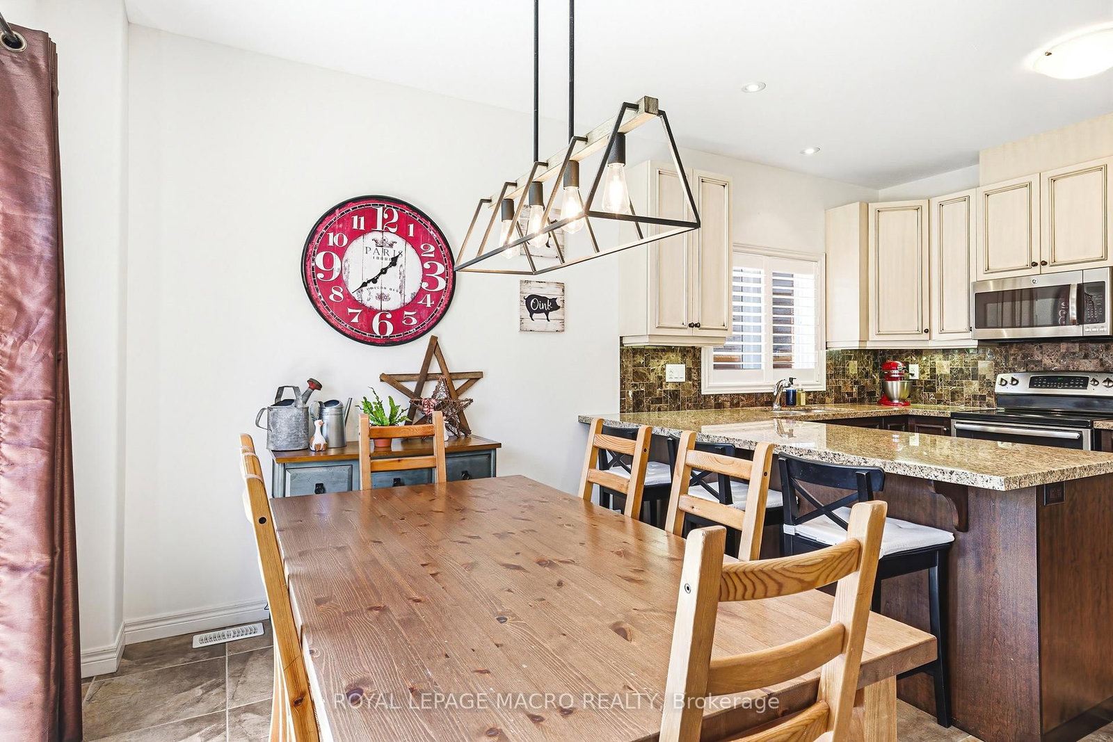 32 Dulgaren Street • Hamilton, ON photo 10