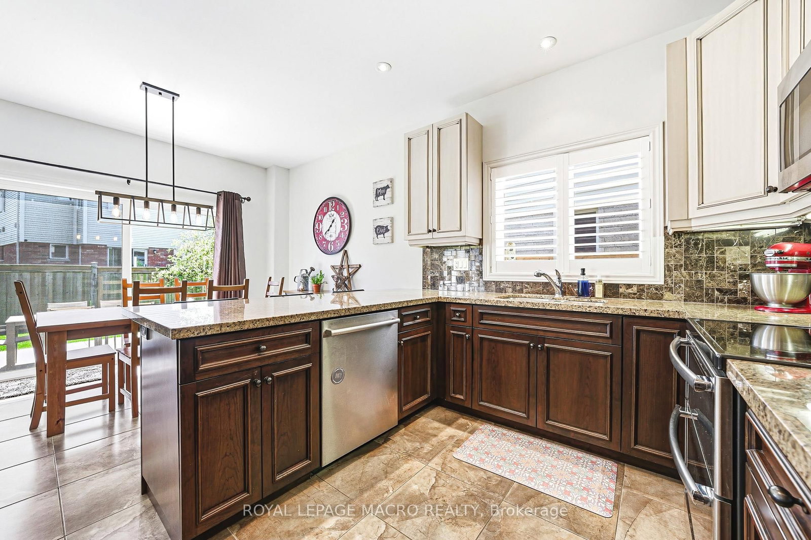 32 Dulgaren Street • Hamilton, ON photo 12