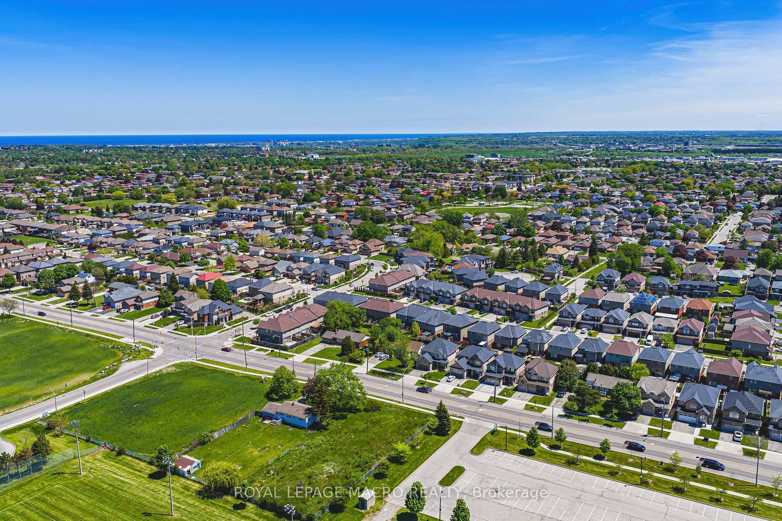 32 Dulgaren Street • Hamilton, ON photo 36