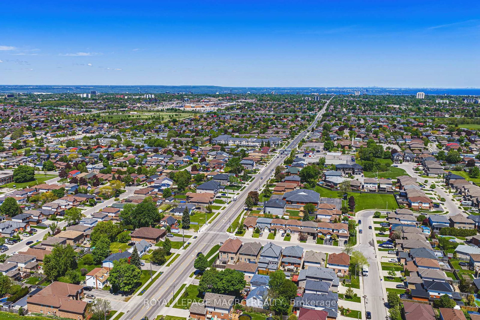 32 Dulgaren Street • Hamilton, ON photo 40