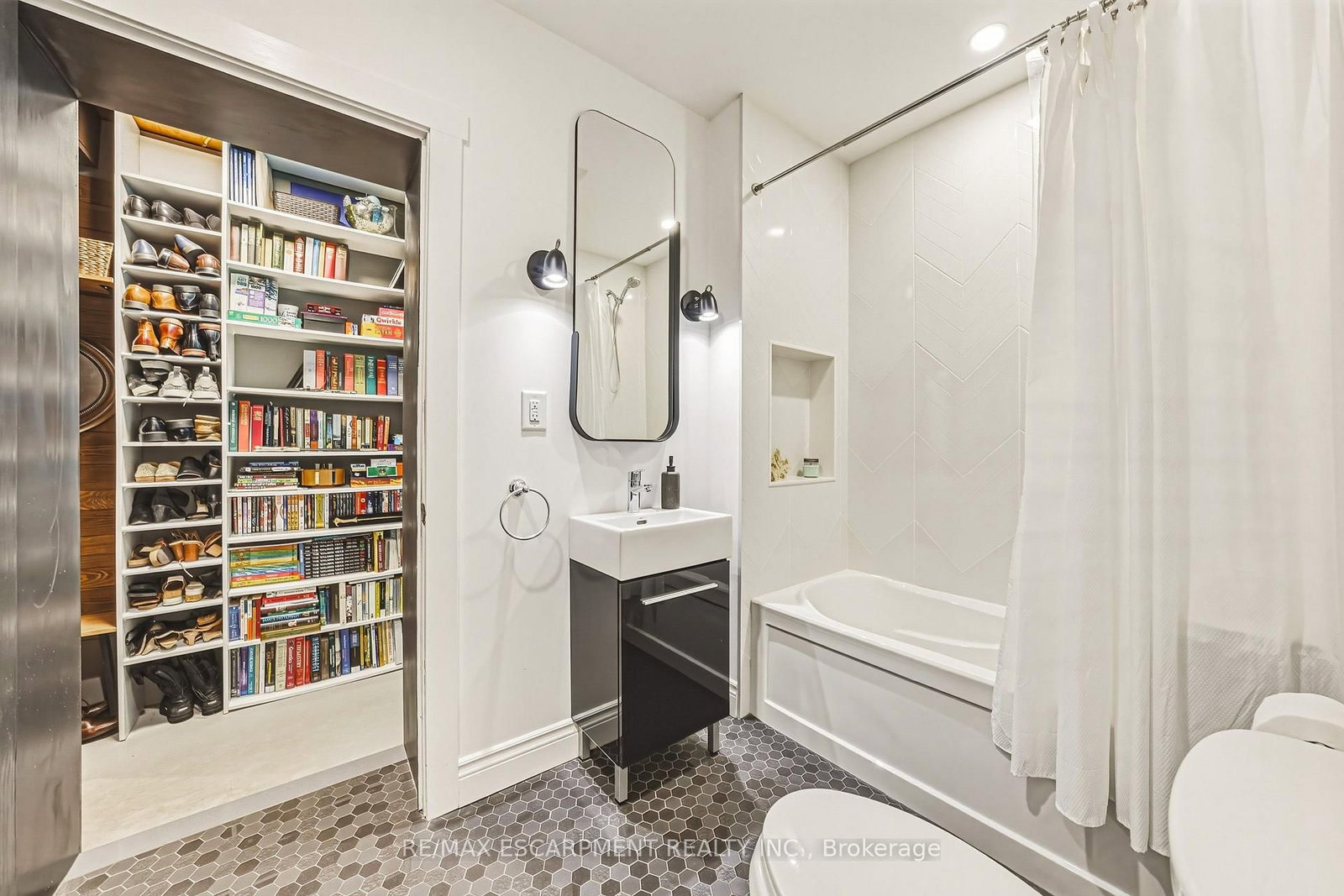 153 Elgin Street • Hamilton, ON photo 14
