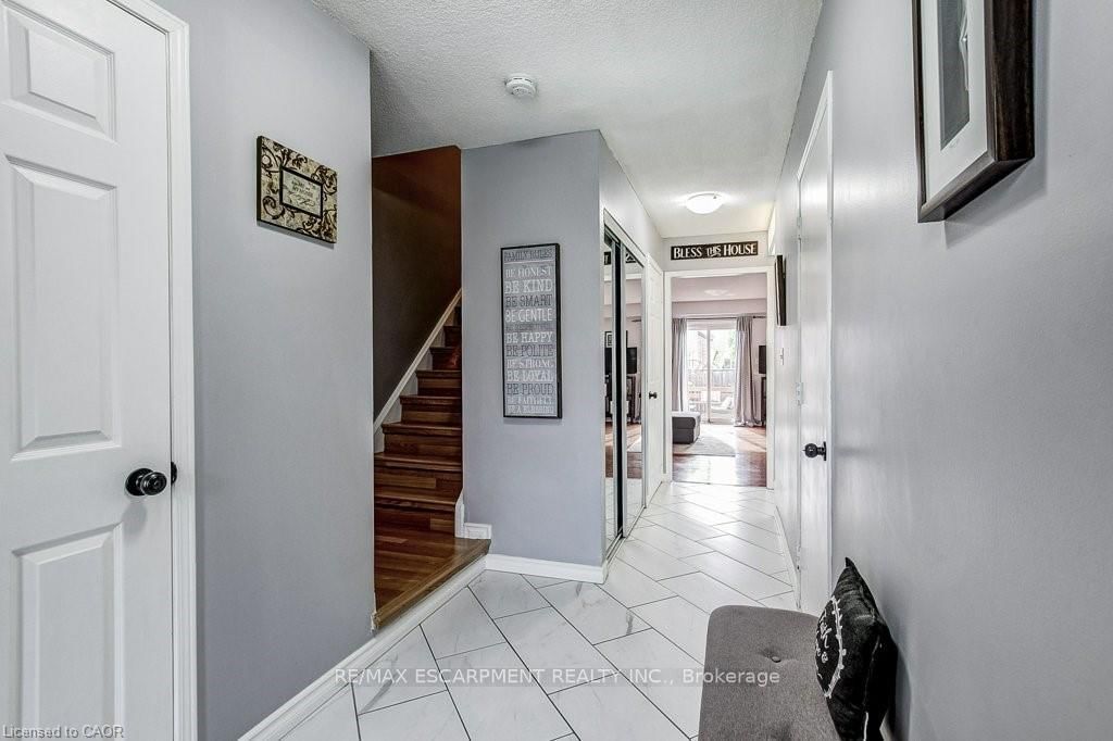 391 STONE CHURCH Road E • #22 • Hamilton, ON photo 5