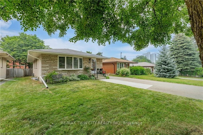111 Kimberly Crescent