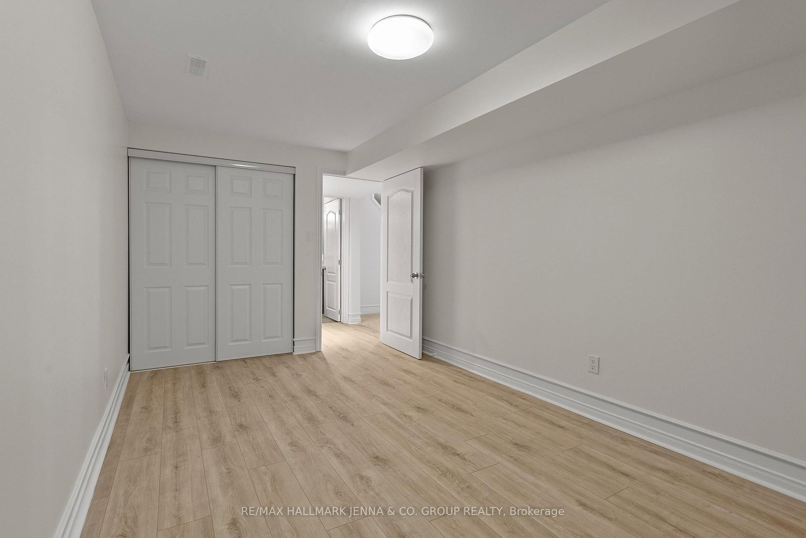 110 Heathercrest Private • Ottawa, ON photo 23