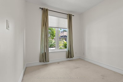 110 Heathercrest Private • Ottawa, ON photo 5