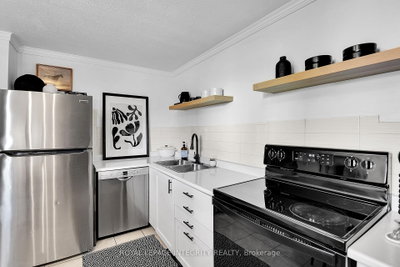 209 SHERWAY Drive • Barrhaven, ON photo 9