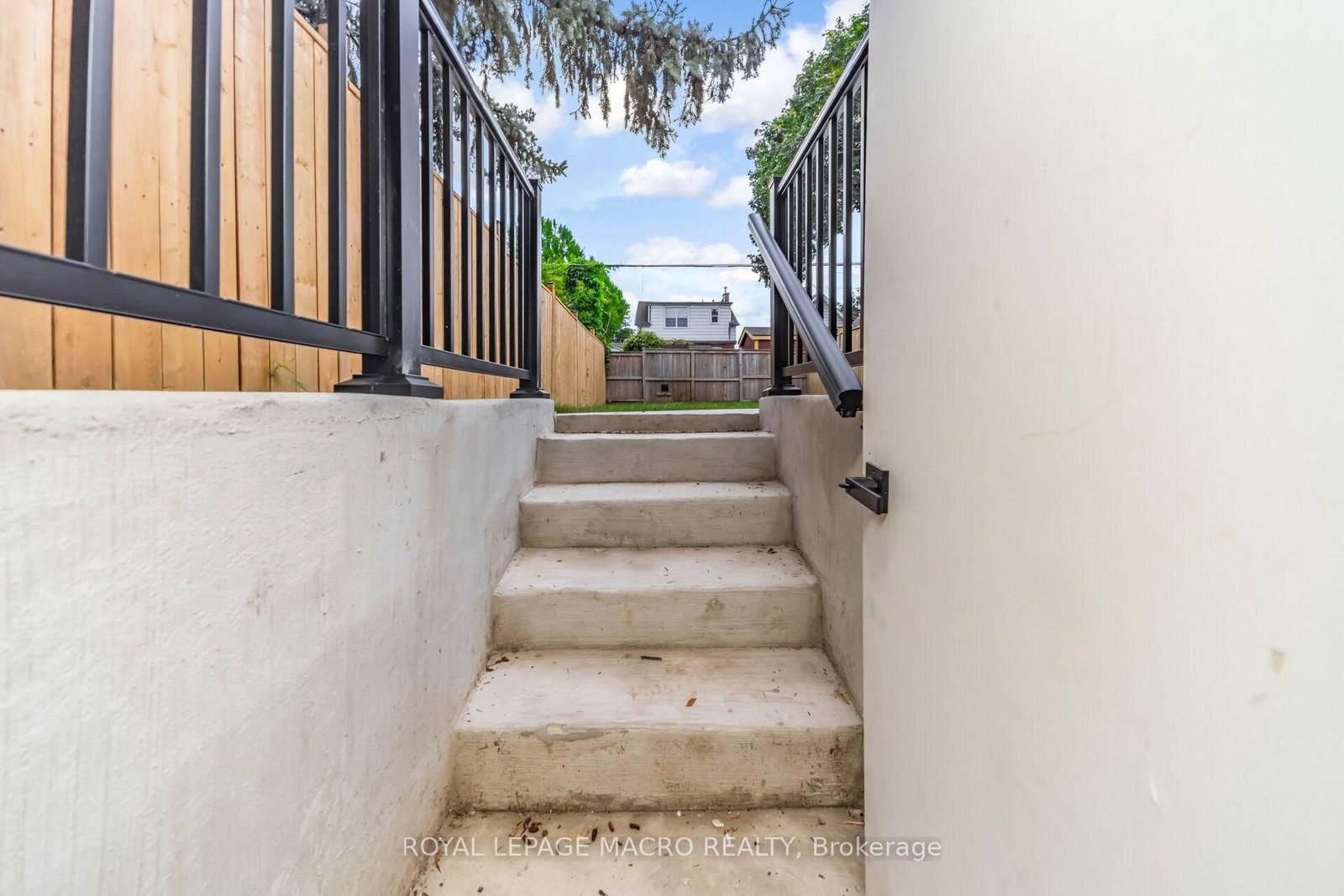 40 Glendale Avenue N • Hamilton, ON photo 43