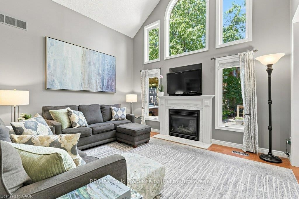 515 Birchleaf Walk • Waterloo, ON photo 13