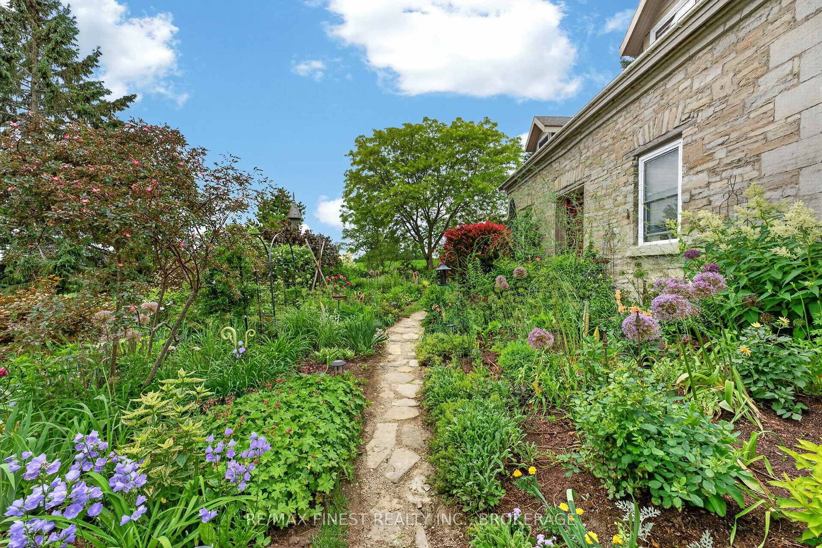 1158 County Road 27 • Newburgh, ON photo 2