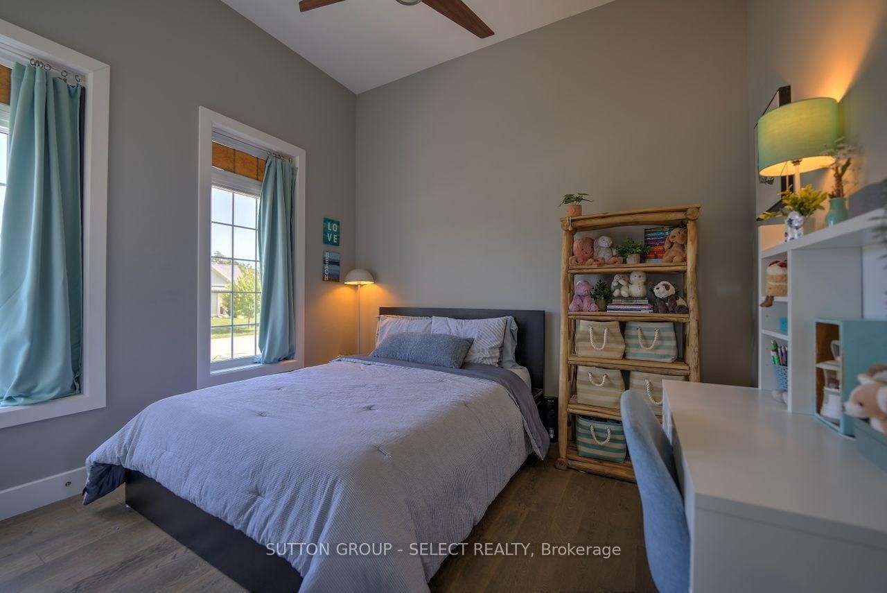 4 BROOKLAWN Drive • Lambton Shores, ON photo 17