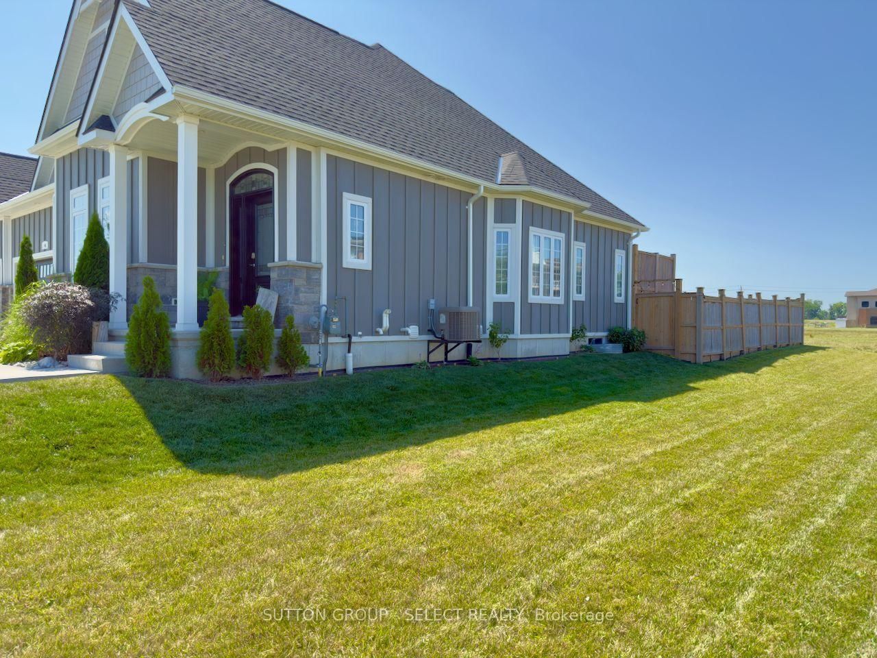 4 BROOKLAWN Drive • Lambton Shores, ON photo 9