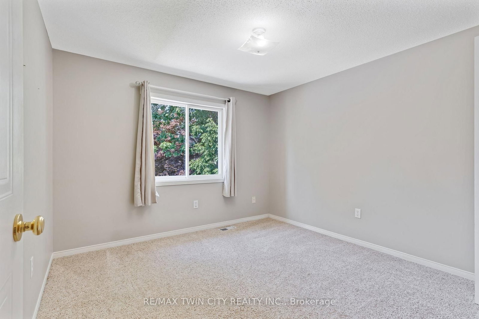 129 KOVAC Road • Cambridge, ON photo 20